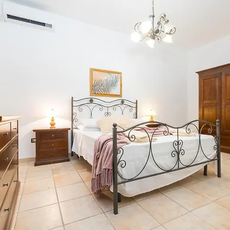 Dependance With Pool * 스페키아