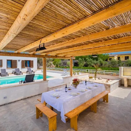 Apartmán Dependance With Pool Specchia