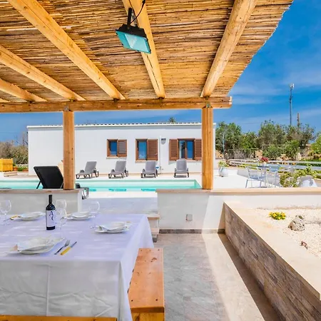 Dependance With Pool Apartmán Specchia