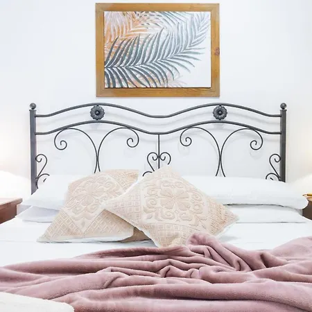 Dependance With Pool Specchia